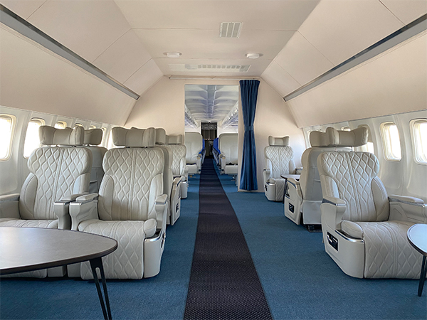 波音737-800内景
