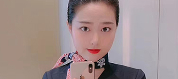 李小柳 现就业东方航空公司乘务员